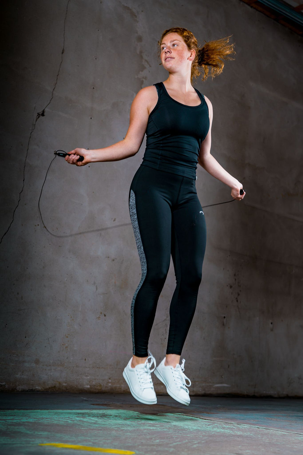 Šokdynė AVENTO 42HO-BLK 290 cm